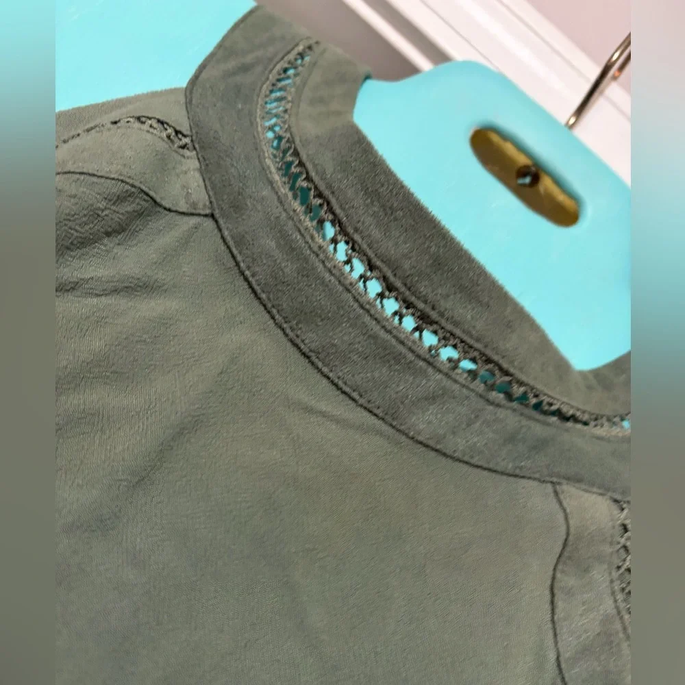 Alya by Francesca’s Collections Green Linen Zippered Dress w Faux Suede accents